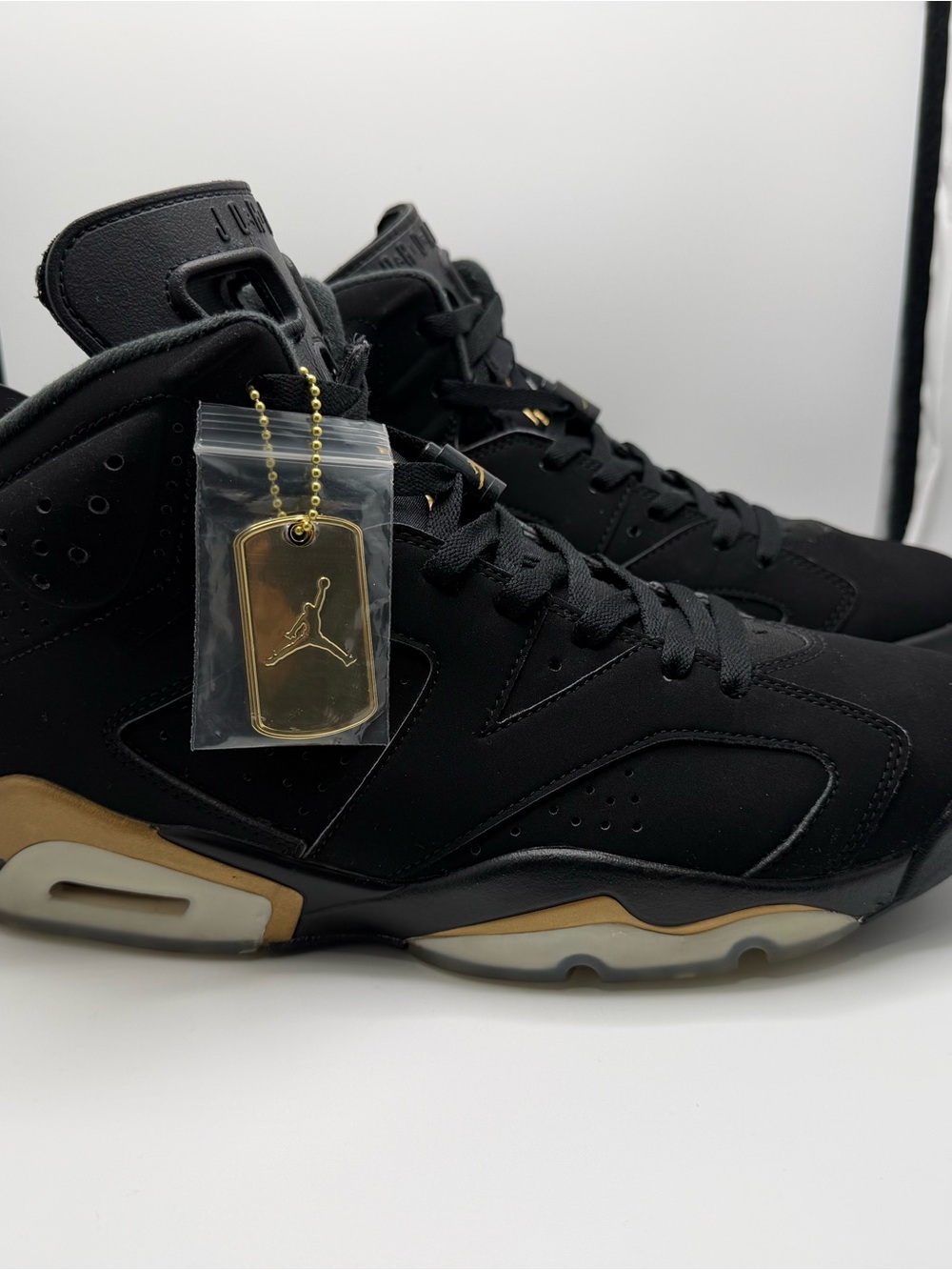 Jordan Retro VI 6 DMP Black and Gold sz 10